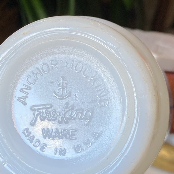 Pair of Fire King Gingham Plaid Anchor Hocking Blue + Red Milk Glass Mugs VTG - Picture 10 of 12